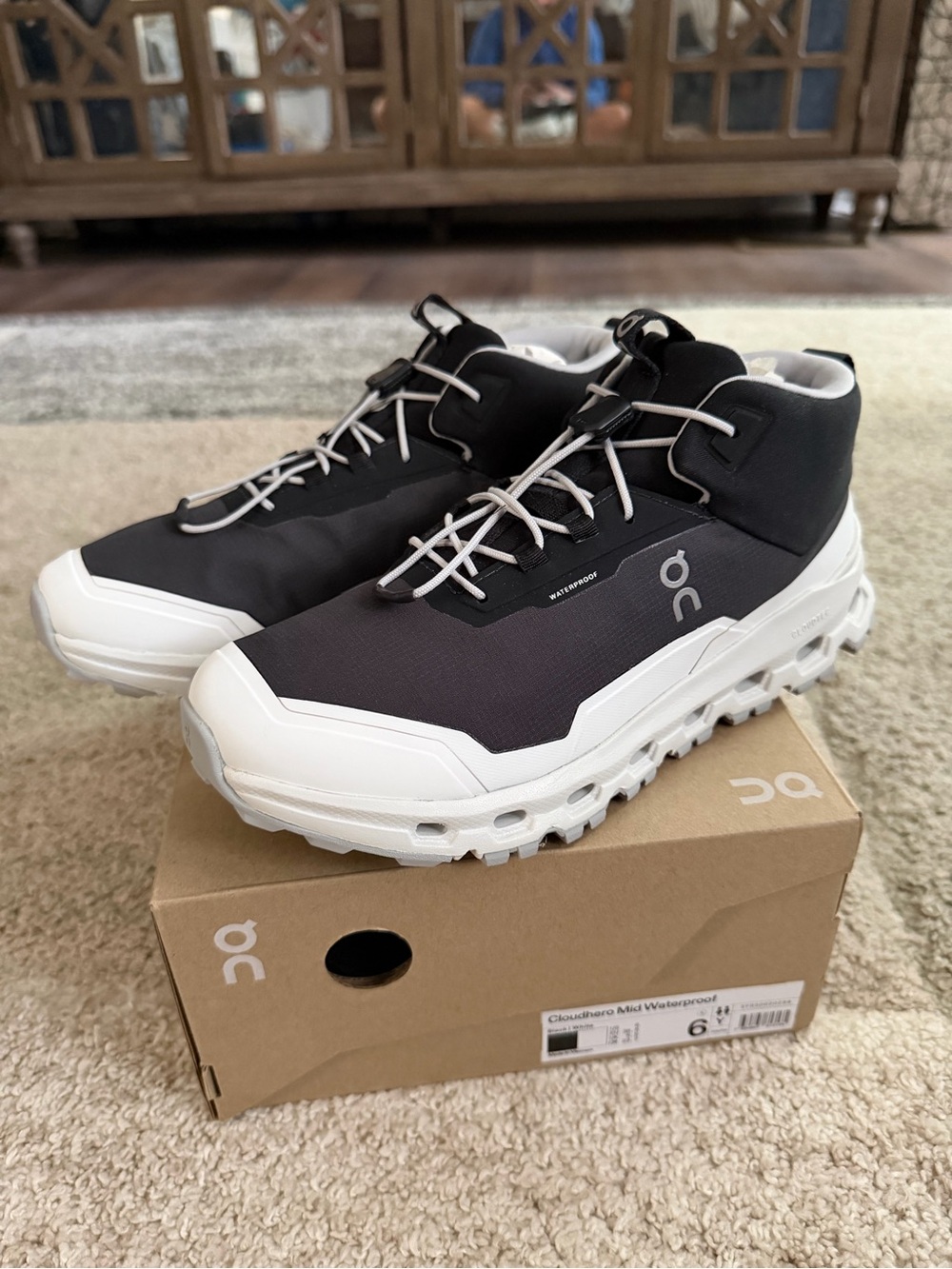 NWT Youth Size 6 On Running Cloudhero Mid Waterproof